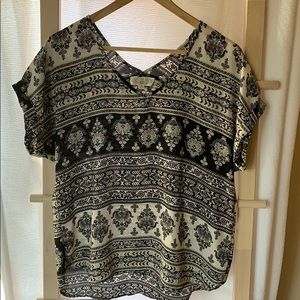 Women’s flowy tunic
